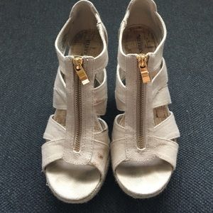 Neutral wedges