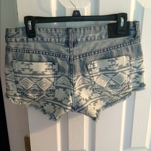 Cute billabong high waisted shorts - Picture 2 of 2