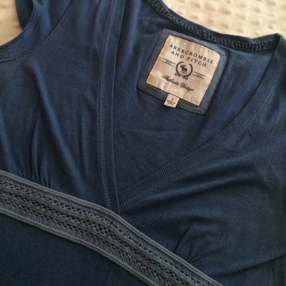 Abercrombie T-Shirt - Picture 2 of 2