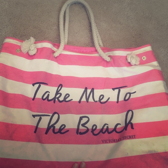 Both come together it's a beach bag and a towel!