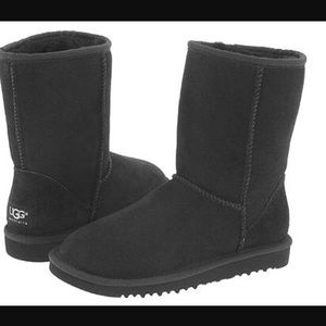 classic short uggs size 9 classic short uggs size 9