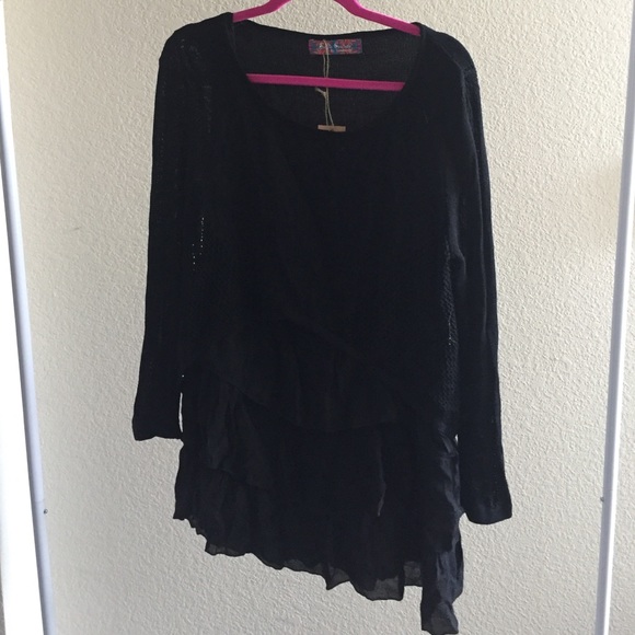 Black sweater with ruffled bottom - Picture 1 of 2