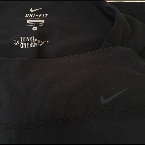 2-Pack Nike Dri-Fit Capri - Picture 4 of 4