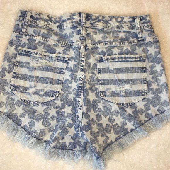 HIGH RISE STAR SPANGLED SHORTS - Picture 3 of 3