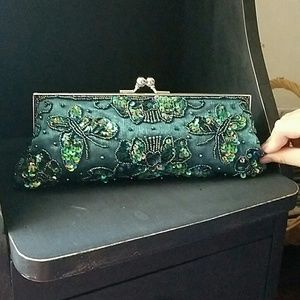 Beaded clutch