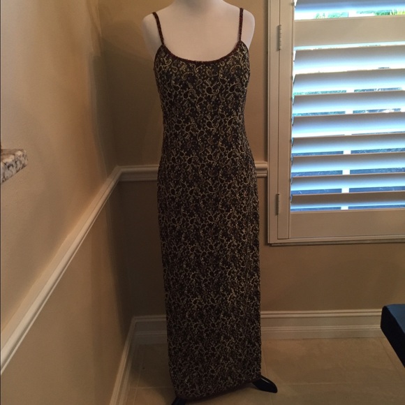 Evening gown, worn once for a wedding - Picture 2 of 4