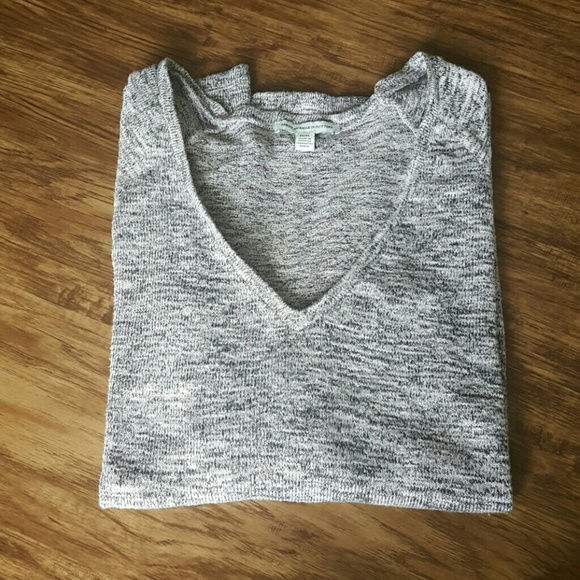 🔴SOLD On Merc🔴 American Eagle V-Neck Sweater