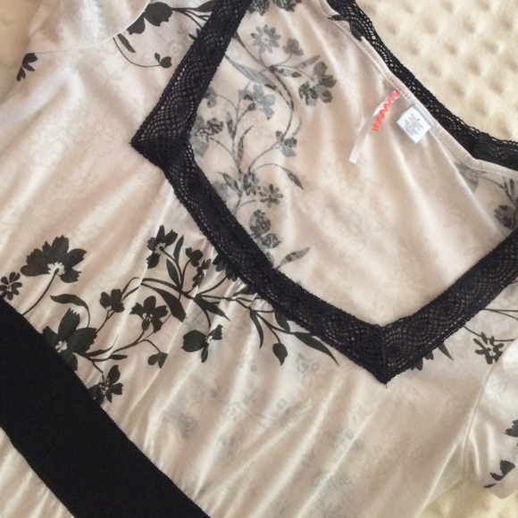 Flattering Sheer Shirt - Picture 2 of 4