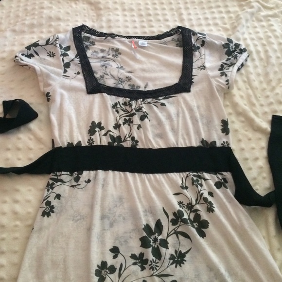 Flattering Sheer Shirt - Picture 3 of 4