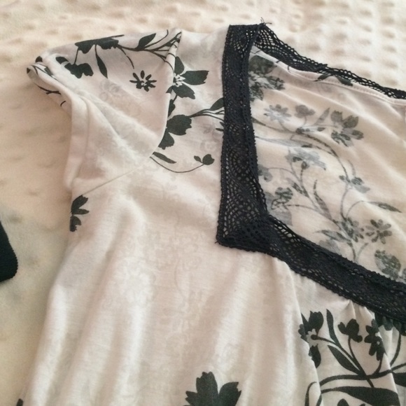 Flattering Sheer Shirt - Picture 4 of 4