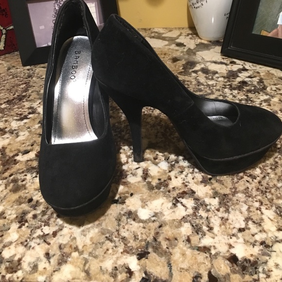 black heels - Picture 1 of 3