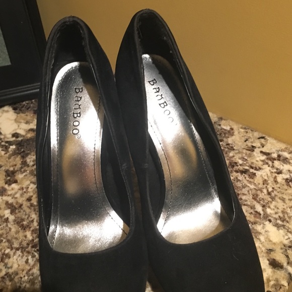 black heels - Picture 2 of 3