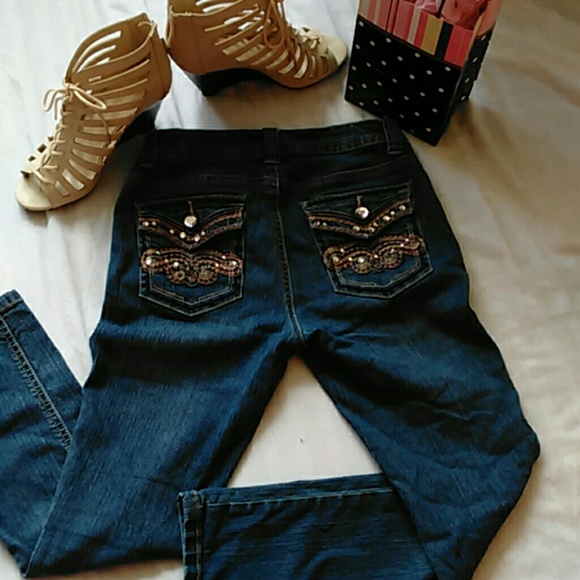 ROZ & ALI  CAPRI'S  SIZE 2. EMBELLISHED - Picture 3 of 4