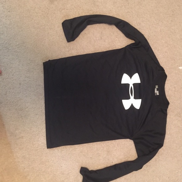 Black under armout shirt long self