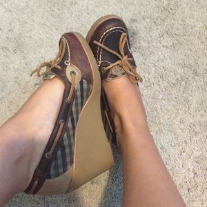 Super adorable wedges! Super comfy!