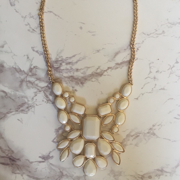 Jewelry - White stones and gold statement necklace (❌trades)