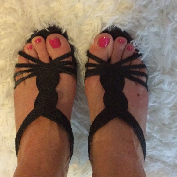 Black weave design dress sandals!