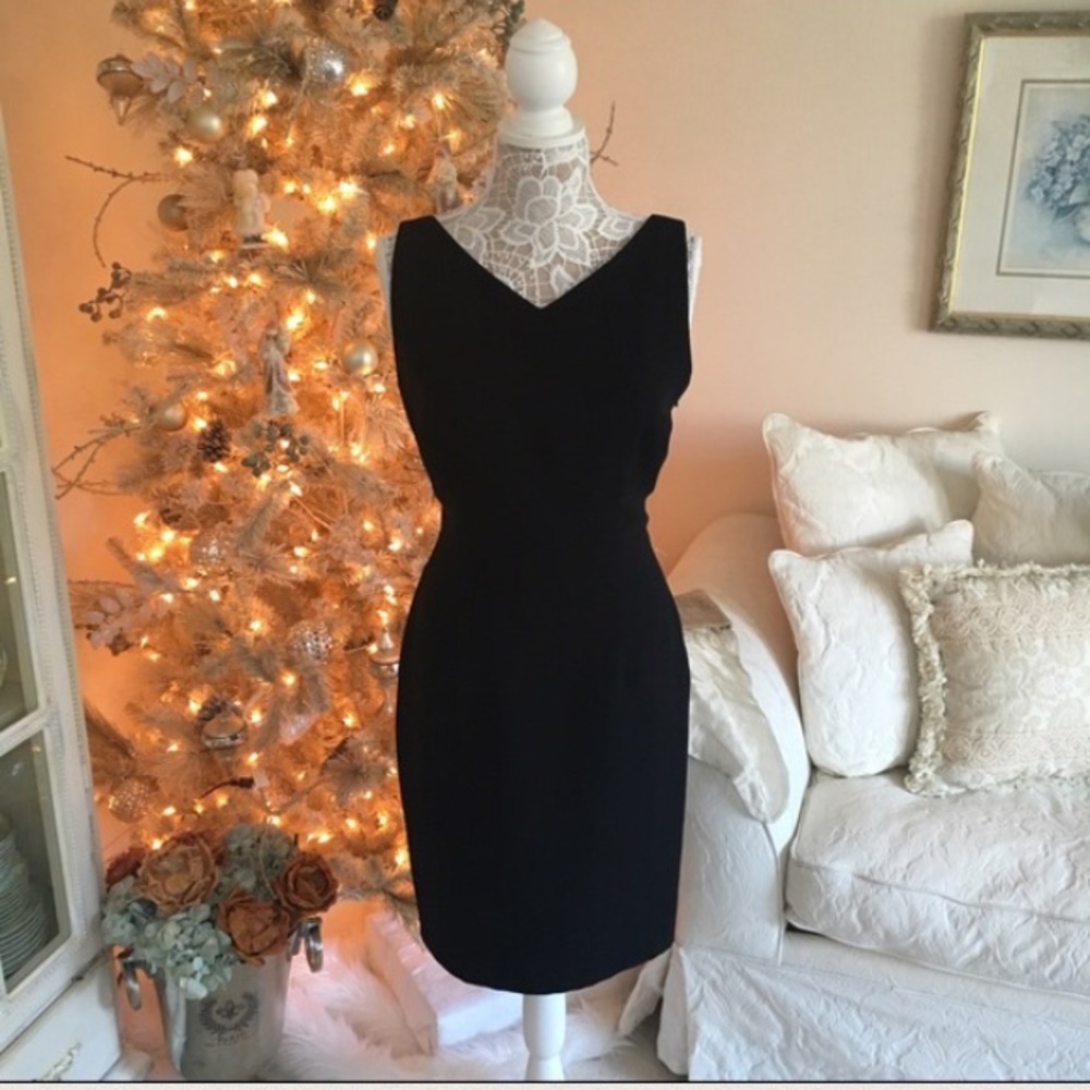 $159 Retail Host Pick🎉Maggie London black cocktail dress - Picture 3 of 7