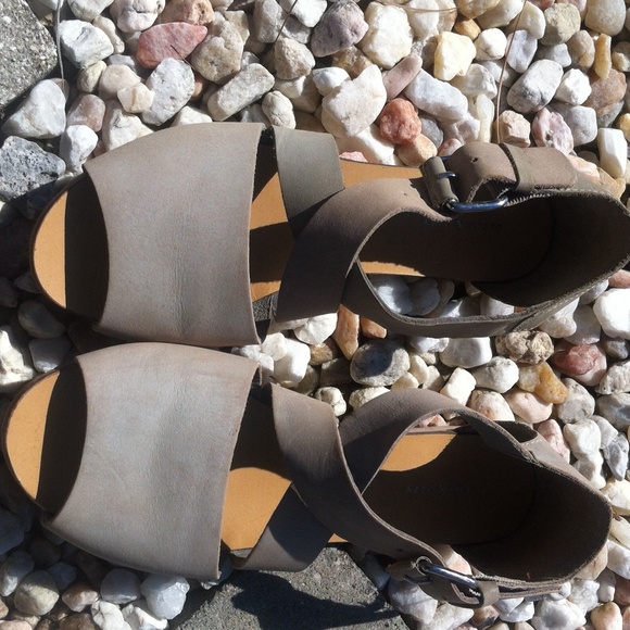 Deena & Ozzy Sandals⭐️REDUCED⭐️