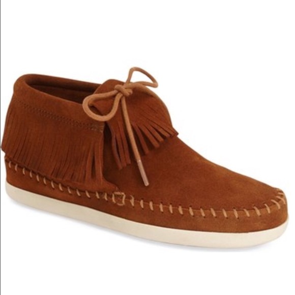 Minnetonka moccasin bootie size 8