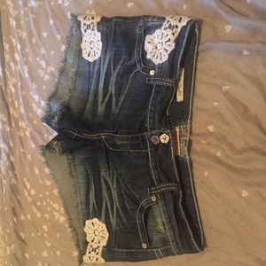 Hot kiss size 11 crochet accent shorts EUC