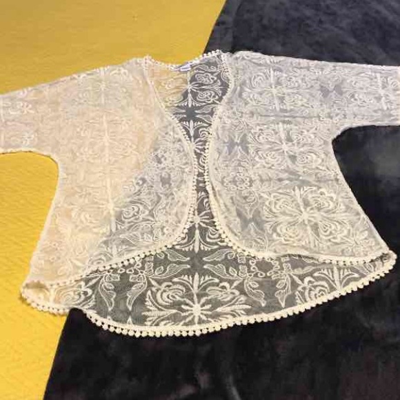 Off-White/Cream Lace Kimono
