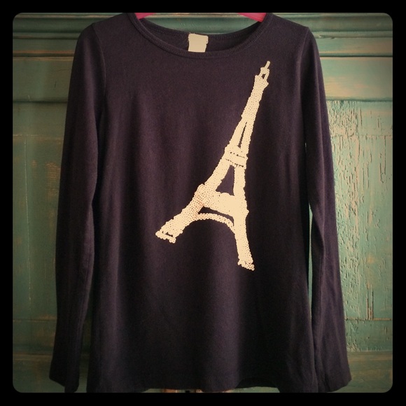 Say "oui oui" to this must have for fall tee🎀