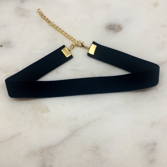 Hailey Choker - Picture 2 of 4