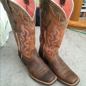 Atiat Caliente Boots