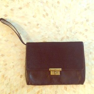 Fossil Clutch