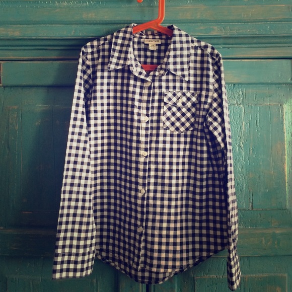 Mad about plaid girls button down 🎀