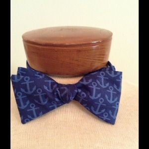 ANCHORS AWAY BOW TIE