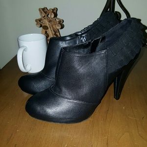 Fergie heels size 10