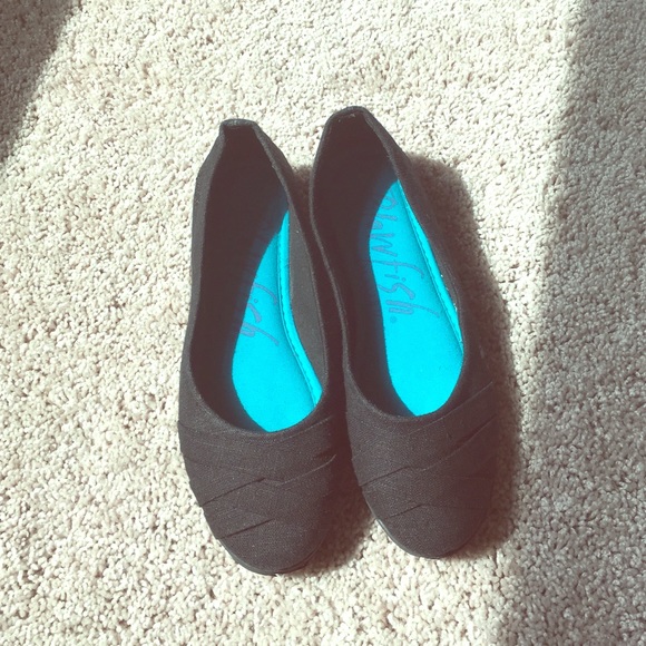 Black detailed school flats