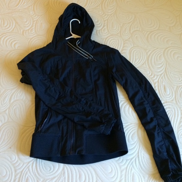 Lululemon navy rain jacket