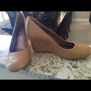 Never worn Kenneth Cole