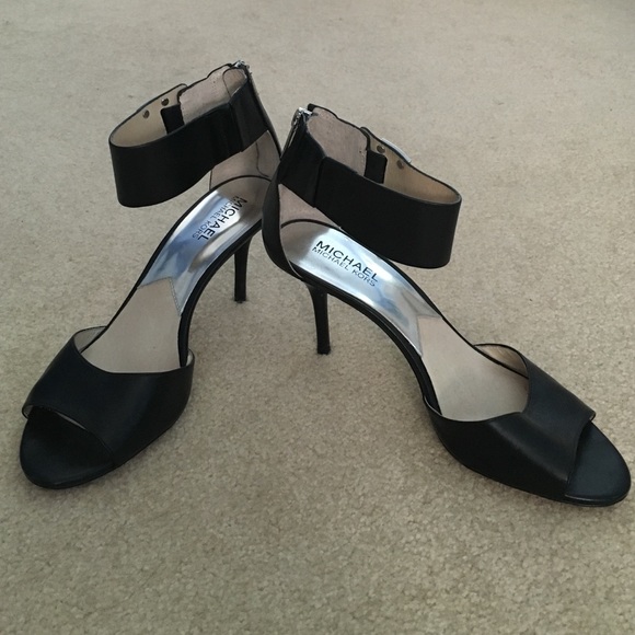 Michael Kors Sandal 8.5