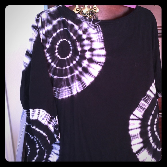 Tie-dyed 3/4 Sleeve Shirt (60% cotton, 40% rayon).