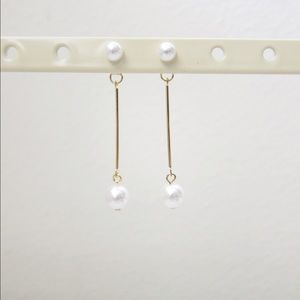 Dangle pearl earrings