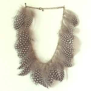 Spotted feather chained necklace