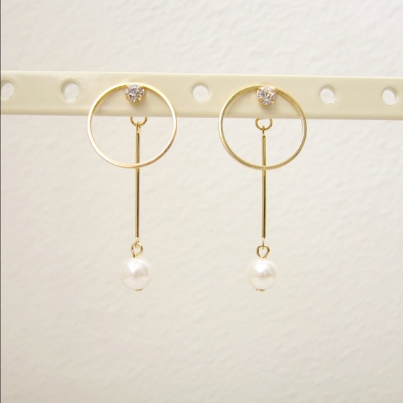 Pearl circle dangle earrings - Picture 1 of 4