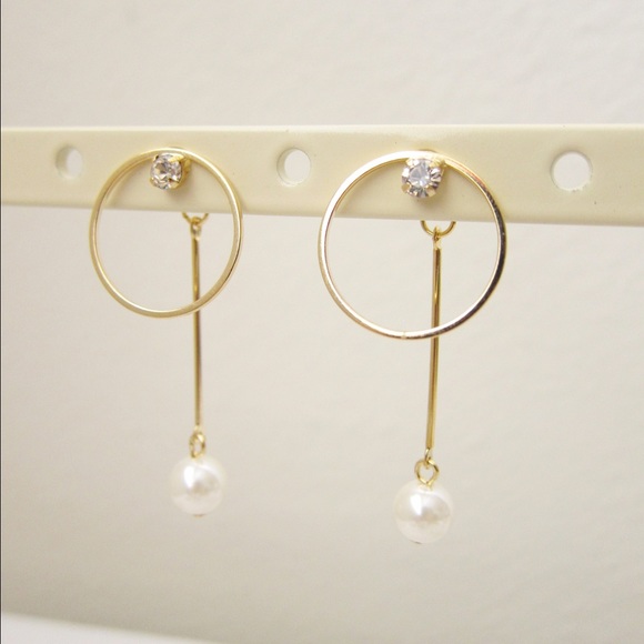 Pearl circle dangle earrings - Picture 2 of 4