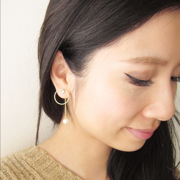 Pearl circle dangle earrings - Picture 4 of 4