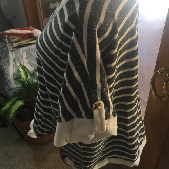 Cute Cropped Sweat shirt - Picture 2 of 4