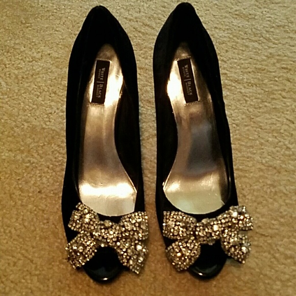 Gorgeous Diamond Bow Suede Pumps