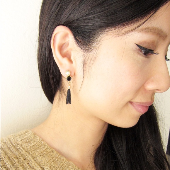 Jewelry tassel earrings- Burgundy - Picture 3 of 3