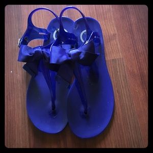 BCBG bow Blue sandals size 6