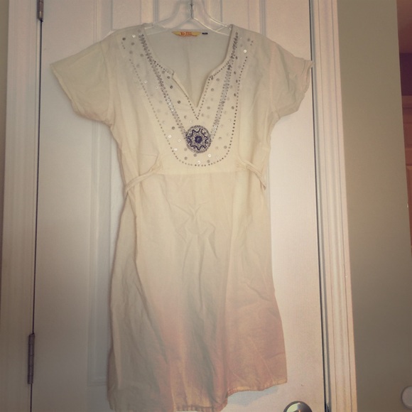💥💥CLOSET CLOSING SALE💥💥 Beaded White Tunic