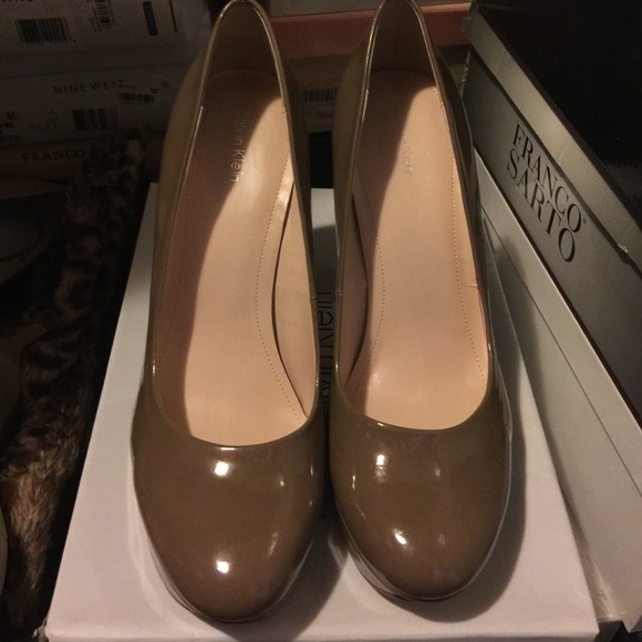 Calvin Klein - Picture 2 of 4