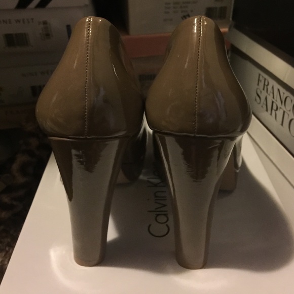 Calvin Klein - Picture 3 of 4